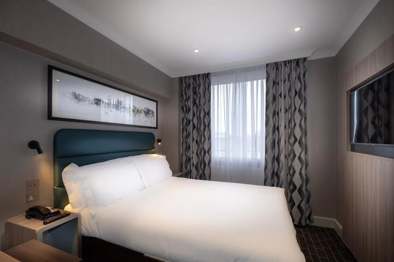 Staying in Camden: 14 Family-Friendly Hotels Compared