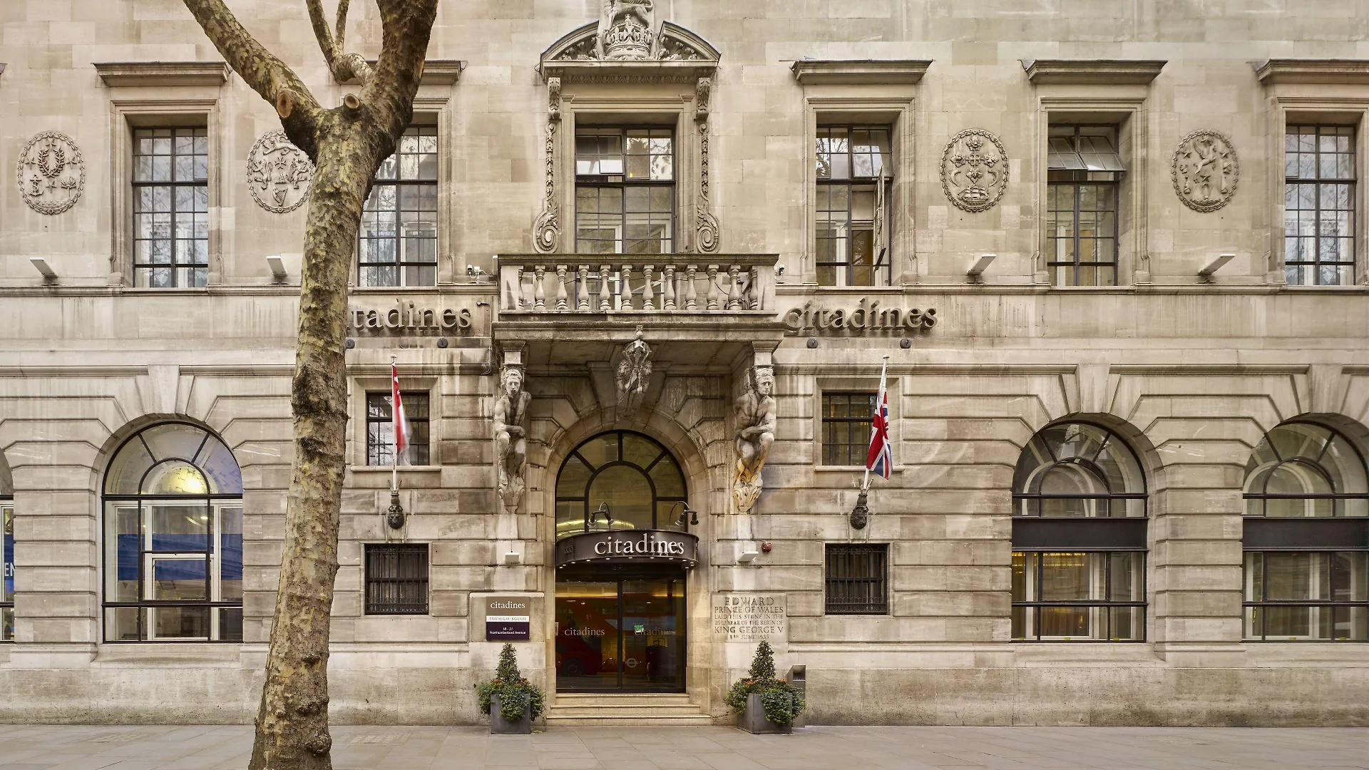 4 Four-Star Hotels Near St James That Deliver on Location