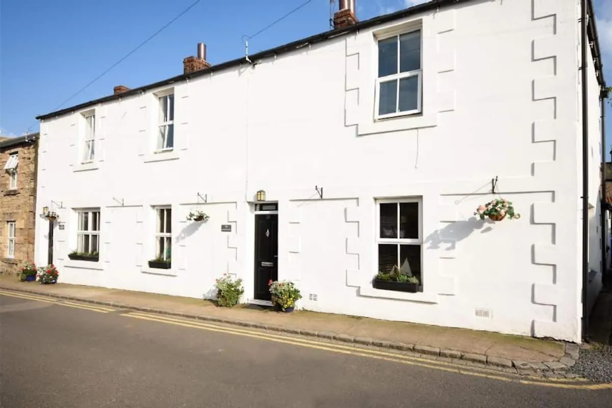4 Central Hotels Near Bamburgh Castle Worth Booking