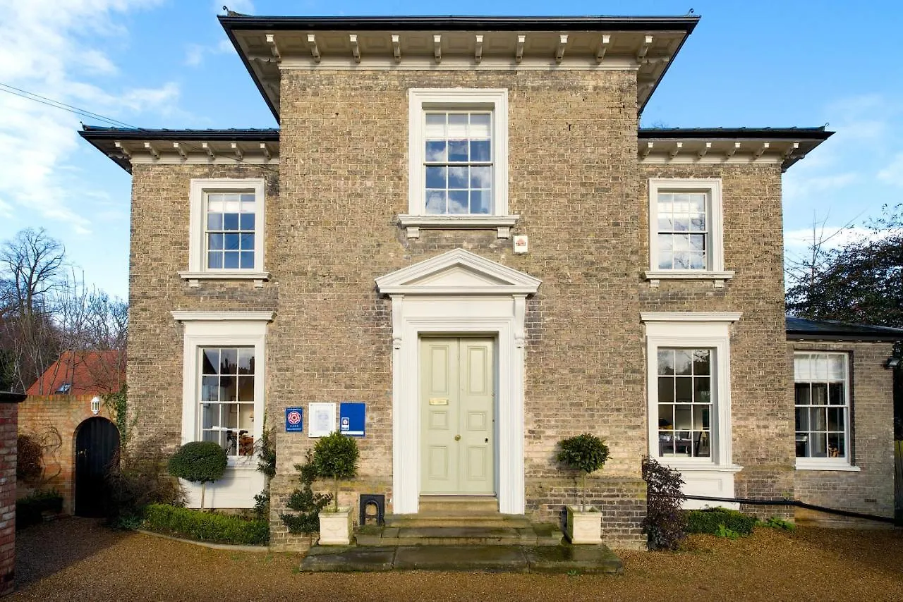 11 Four-Star Hotels in Norfolk That Are Worth Booking