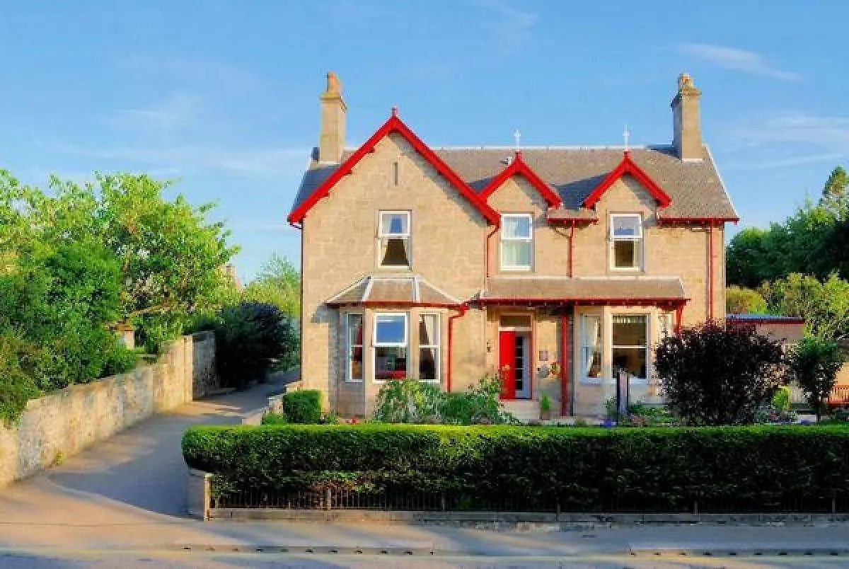 4 Smart Central Hotels Near Lossiemouth Fisheries Museum