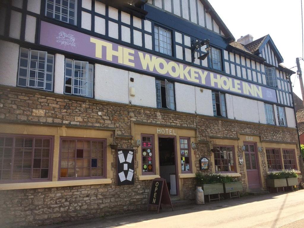 3 Couple Hotels Near Meare Fish House Worth Booking