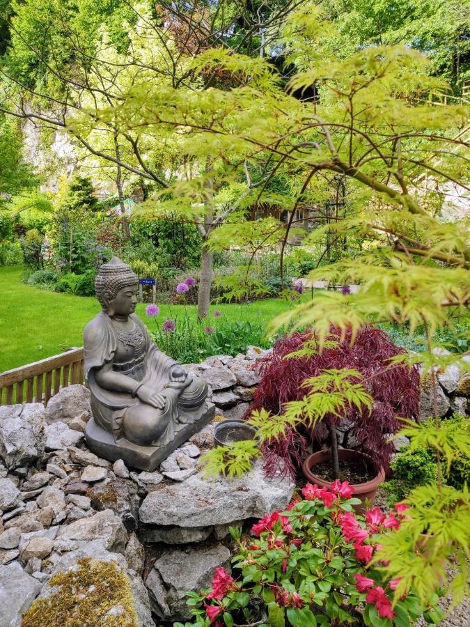 4 Couple-Friendly Hotels Near Winster Market House Worth Booking